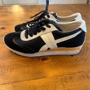 Tory Burch Hank Sneakers 7/7.5 runs small